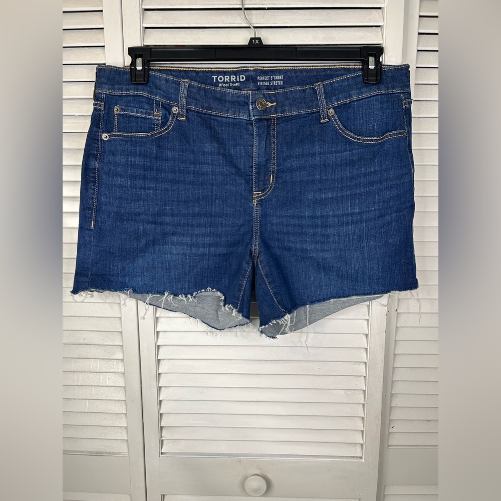 torrid Perfect 5” Shorts Vintage Stretch Size 16